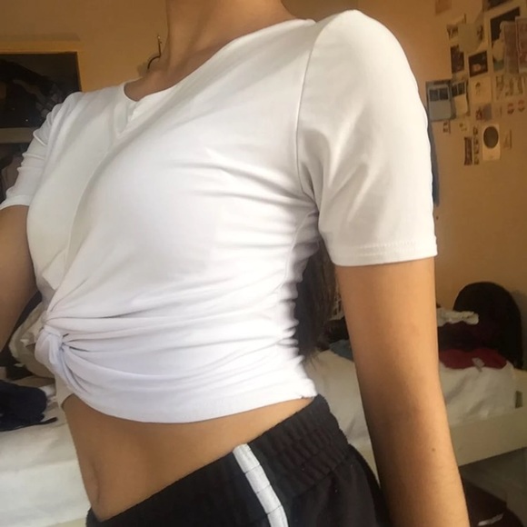 MISSGUIDED Knotted White Crop Top - Picture 3 of 5